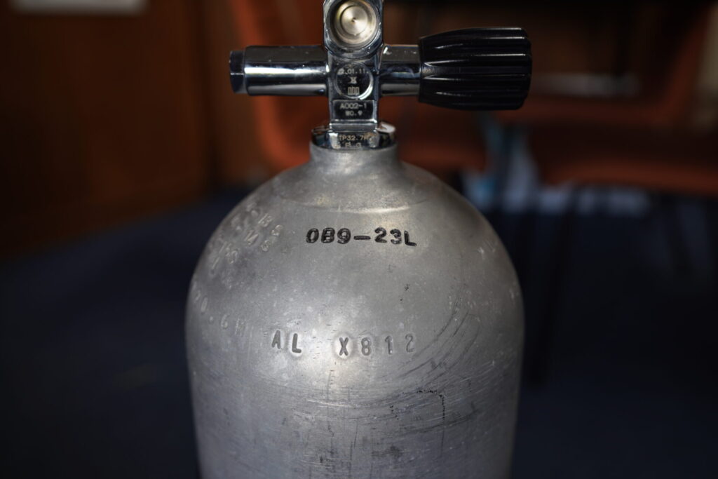 Hydrostatic date marking on the aluminum tank