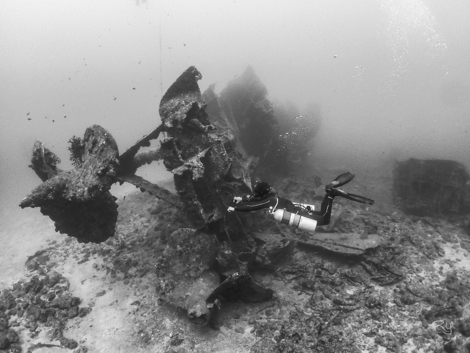 Sidemount diving in USS Emmons shipwreck
