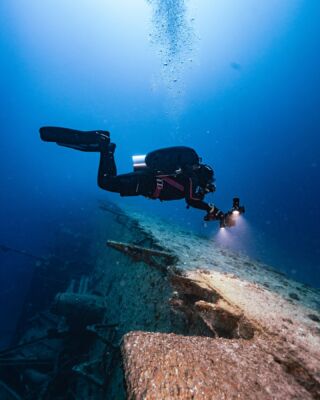 USS Emmons with team mate⚓️
@abz_harwood 
@jelle_van_den_bergh 
@camferrier 

Onna Village  Okinawa ,Japan
Please feel free to contact me:)
-Small group diving
-SIDEMOUNT / DOUBLE TANK
-TecRec course

#okinawadiving #tealorangedive #divinglicense #scubadivingokinawa #ussemmons